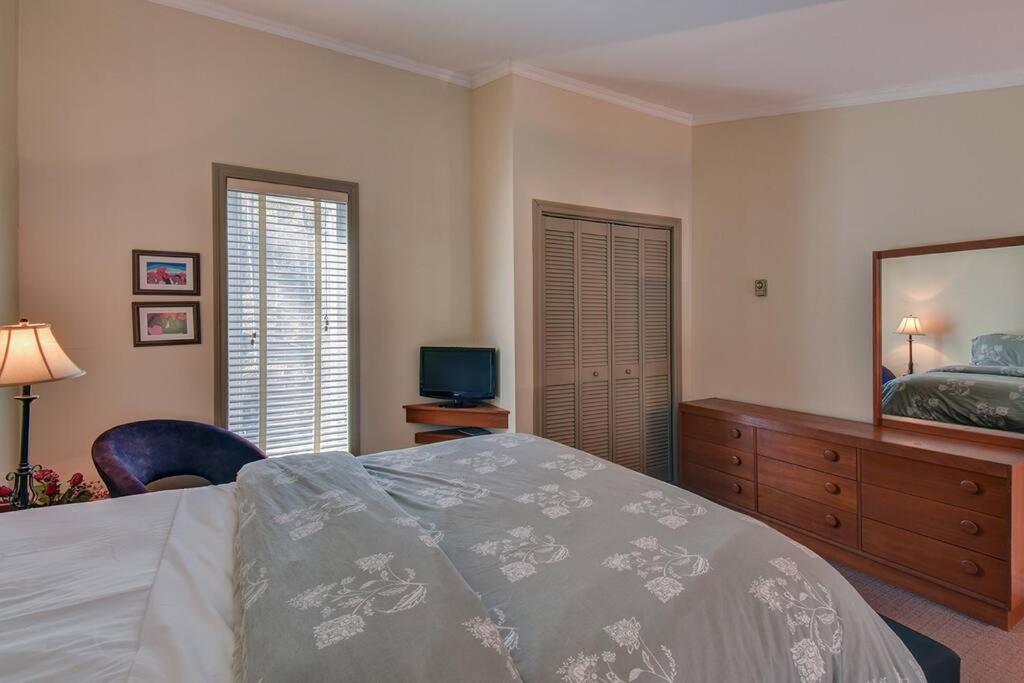 Charming Tremblant 1 Bedroom With Pool And Hot Tub モントランブラン エクステリア 写真