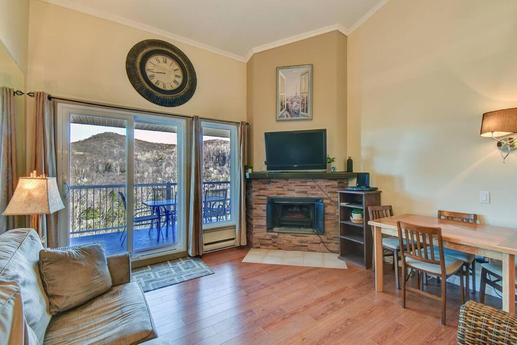 Charming Tremblant 1 Bedroom With Pool And Hot Tub モントランブラン エクステリア 写真
