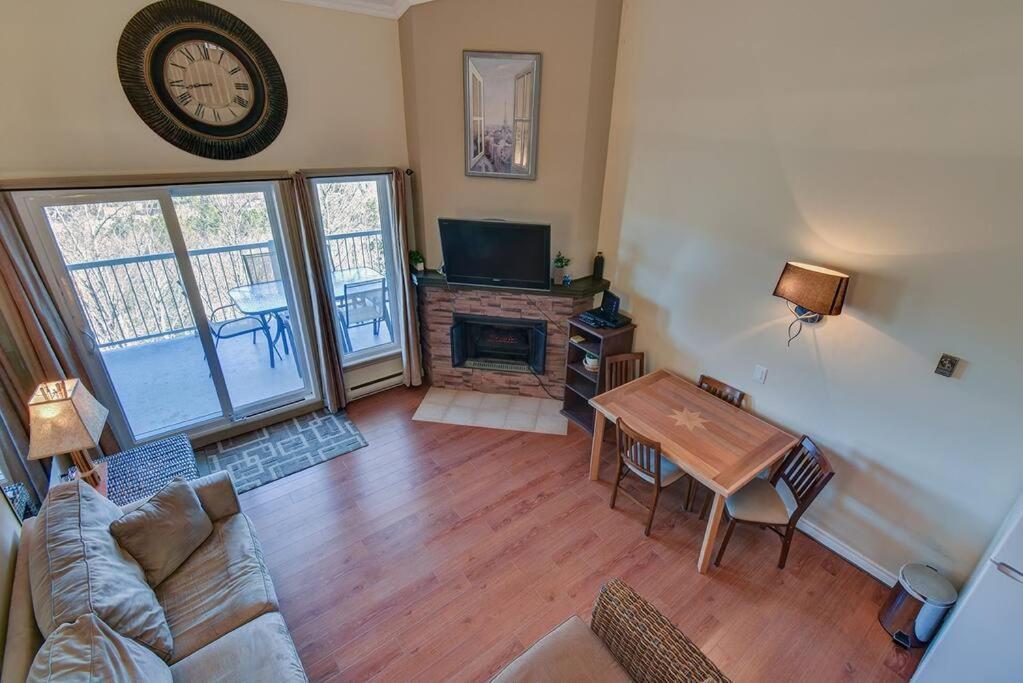Charming Tremblant 1 Bedroom With Pool And Hot Tub モントランブラン エクステリア 写真