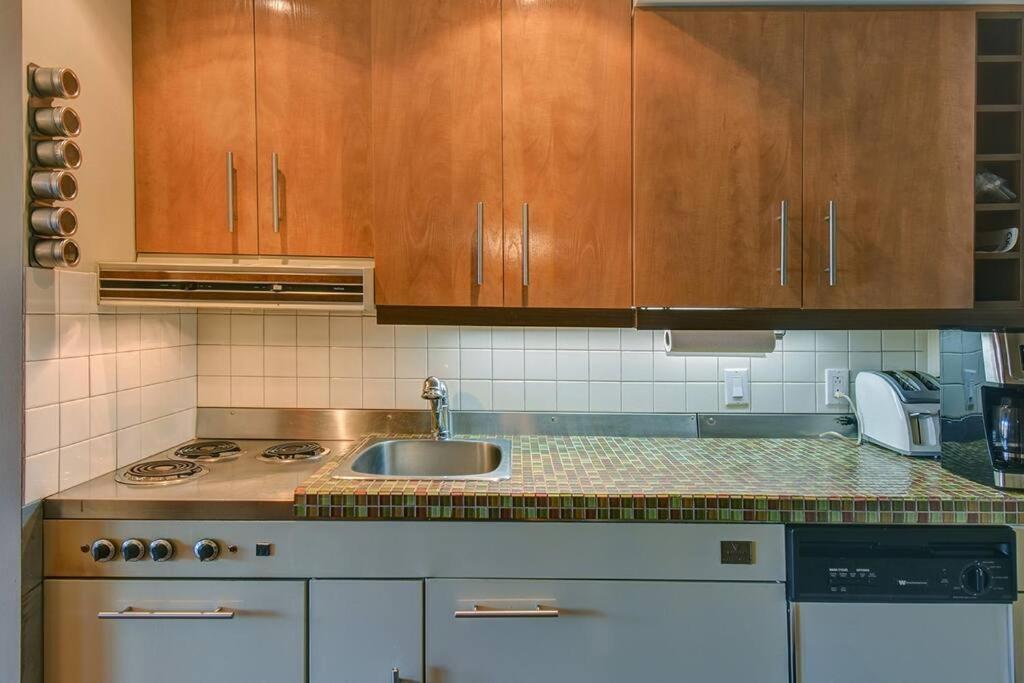 Charming Tremblant 1 Bedroom With Pool And Hot Tub モントランブラン エクステリア 写真