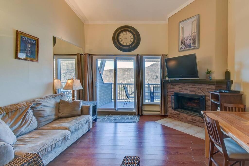 Charming Tremblant 1 Bedroom With Pool And Hot Tub モントランブラン エクステリア 写真